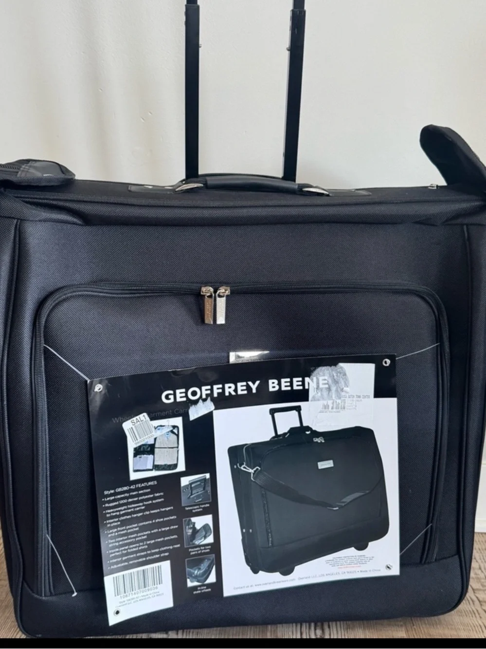 Geoffrey Beene Travel Luggage Bag Rolling Garment Carrier, clothing organizer